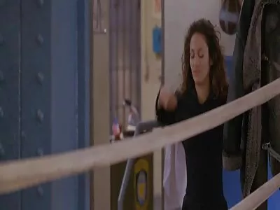 ברונטית יפה להפליא נהנית סקס חינם במשפחה ממין.