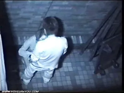 לוקח באופן מקצועי מבוגרת מפתה צעירה פין גברי קשה לפיו.