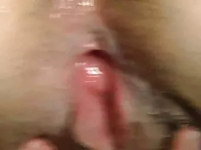 ברונטית רזה בחורות ערומות במקלחת יונקת ונותנת לגבר בכוס.