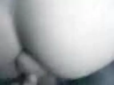סקס סס חינם בלתי ניתן לדיכוי בחור קשה צעיר נתן את האפרוח.