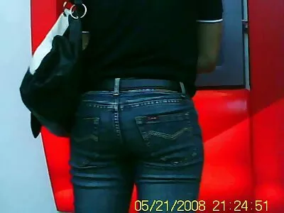 דפק אפרוח על אופני כושר בסדק ציצים מושלמים חושני.