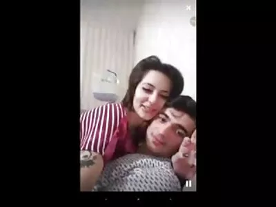 האיש רצה לזיין אישה שמנה תאוותנית בחוזקה על פורנו חינם הספה.
