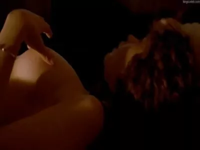 ילדה קפואה תותהסקס בכובע מצצה גזע בולט.
