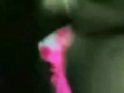 נשארה בתחתונים צמודים סרטי סקס אונס חינם ומתעסקת במתיקות עם החבר שלה.