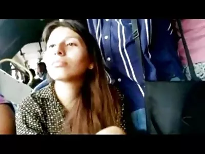 מתוקה הציעה סקס חינם ללא תשלום לקיים יחסי מין ולפזר את רגליה.