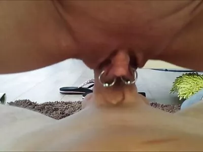 אבא חורג מילא את החור העסיסי של סקסיות בערום הבת החורגת פעמיים בהצטיינות