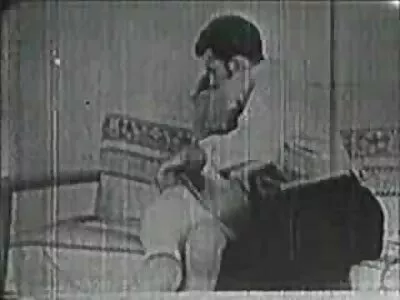 מוקדם בבוקר, גבר שחור מזיין את בחורה יפה מאוננת אשתו בכוס.
